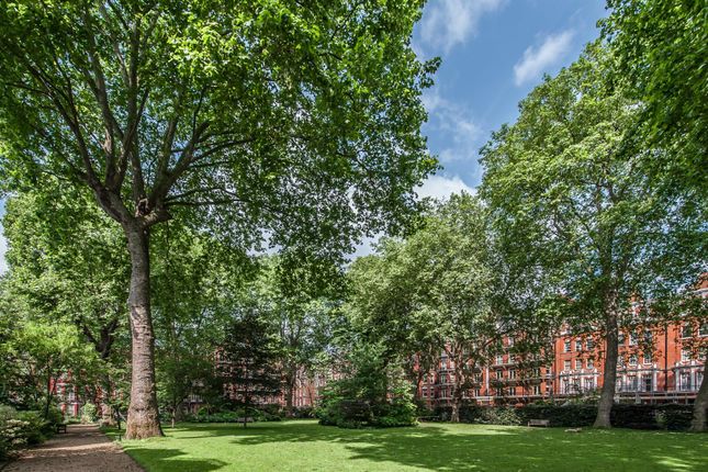 Flat to rent in Bramham Gardens, London