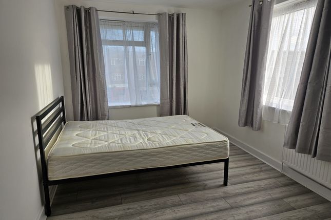 Flat 525,, Lady Margaret Road, Southall photo 2