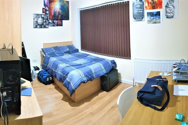 31 Edgeworth Drive, Manchester photo 3