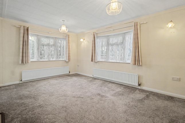 44, Chilton Farm Park, Farnborough photo 4