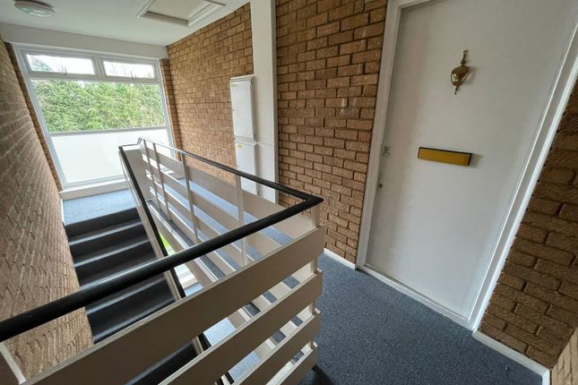Apartment 9. Heath Lodge, High Road, Bushey photo 3