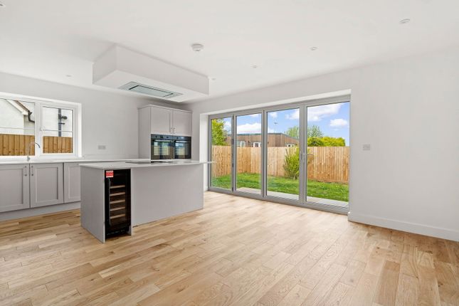 1 Oakmere, Evesham Road, Pershore photo 3