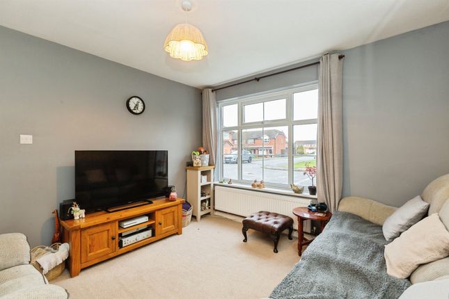 43, Edward Close, Aylesbury photo 2