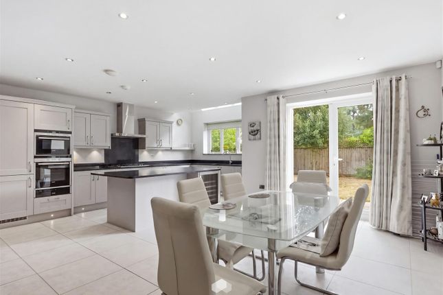 22, Dormy Crescent, Ferndown photo 4