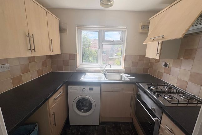 33, Chandos Close, Swindon photo 4