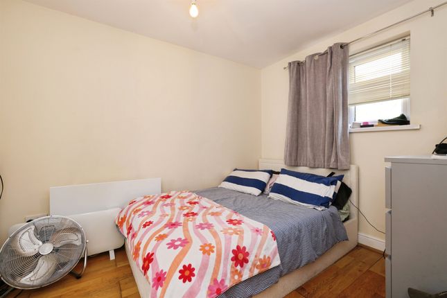12, Highgrove Close, Calne photo 4