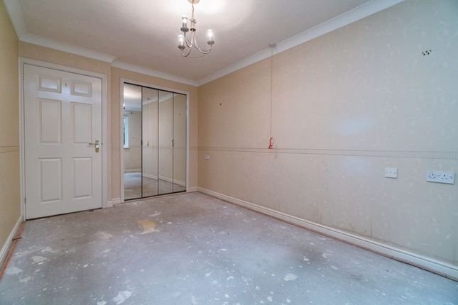 Flat for sale in Reynard Court, Purley