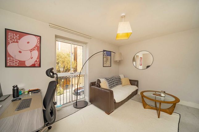 Thumbnail Flat to rent in Garratt Lane, Earlsfield