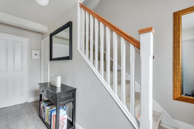 34, Ullswater Crescent, Nottingham photo 4