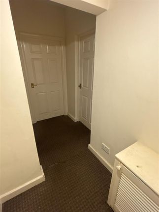Flat 4, Albion Court, Commonside, Brierley Hill photo 5