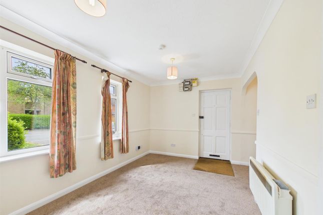 10, Langstone Court, Aylesbury photo 4