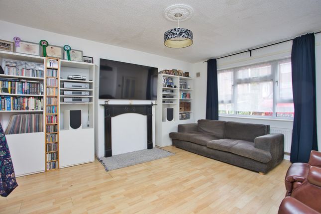 65, Dallas Brett Crescent, Kent photo 2
