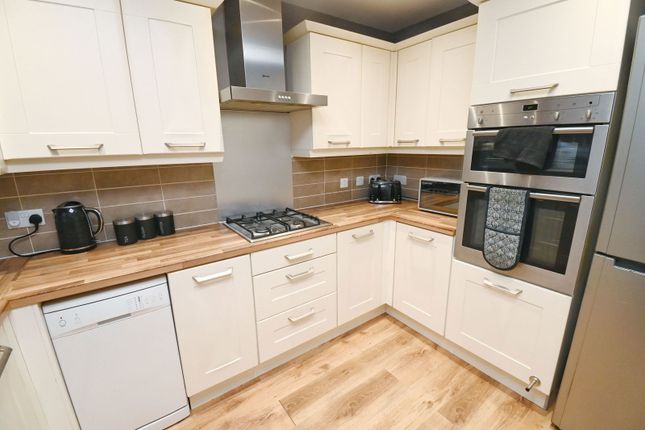 26, Merchant Croft, Barnsley photo 5
