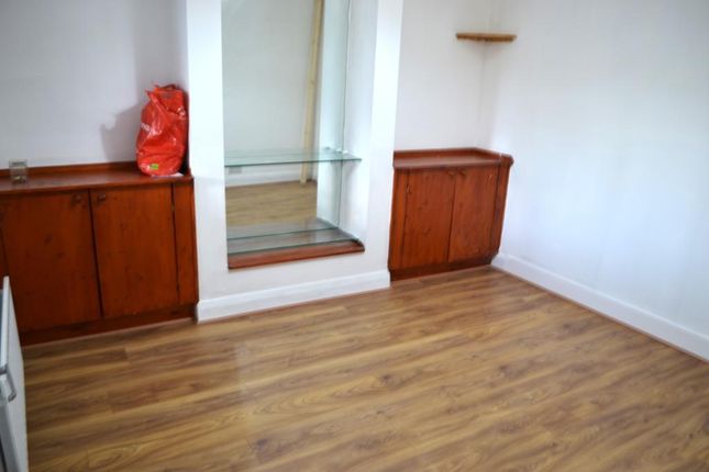 63, Haydons Road, London photo 4