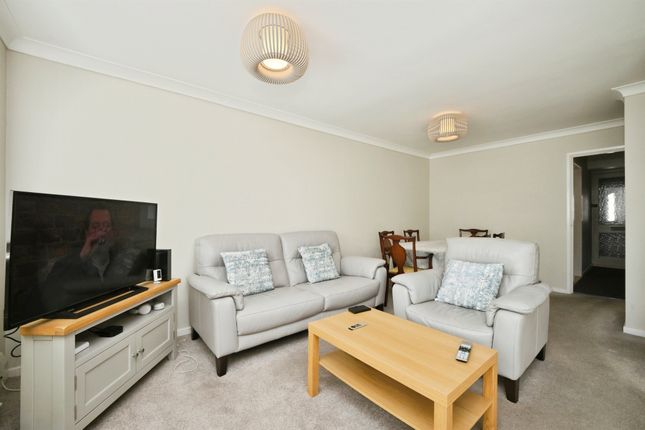 82, Heathgate, Hertford photo 3
