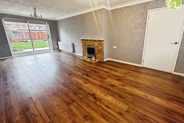 25 Fieldway, Grays photo 3