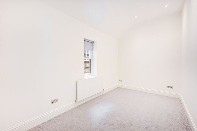 Terraced house to rent in Egerton Gardens Mews, London