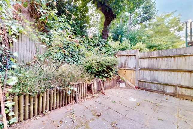 14, Ridgeway Gardens, London photo 4