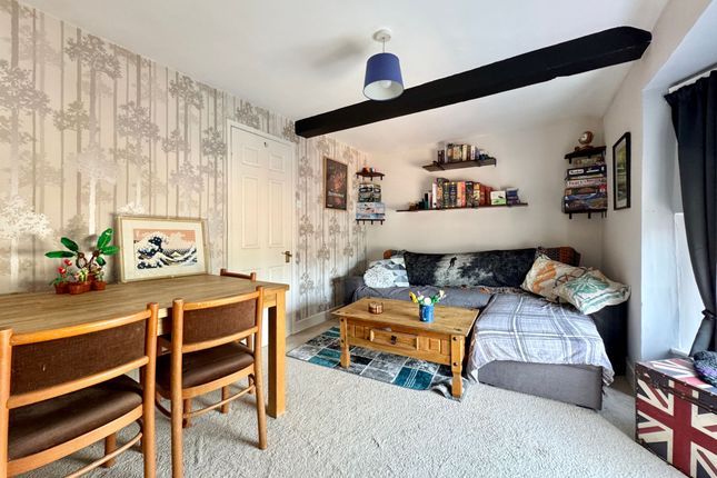Flat 4, 19 Gloucester Street, Faringdon photo 3