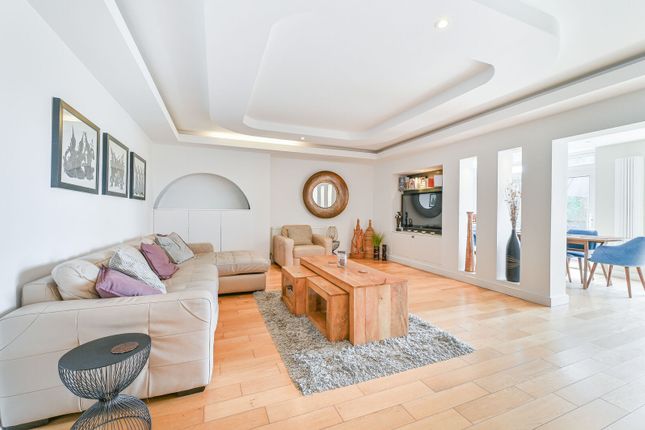SE19, Upper Norwood photo 2