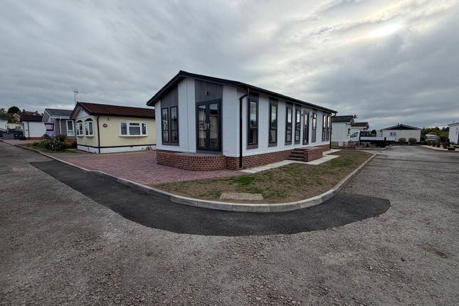 2-bed caravan on 3, Parklands Park, School Rd, Worcester, £180,000
