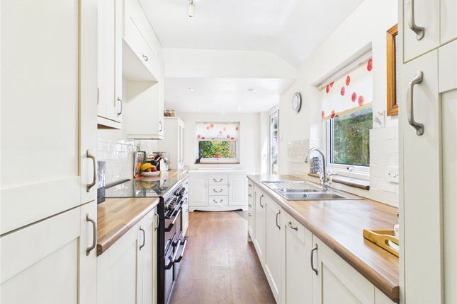 10, Smith Road, Reigate photo 3