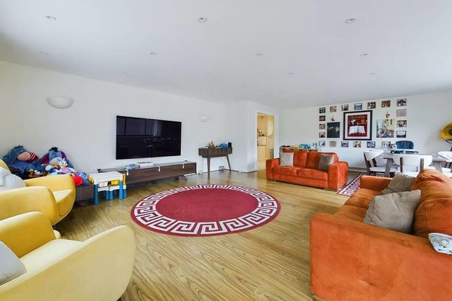 Thumbnail Property to rent in Queens Terrace, London