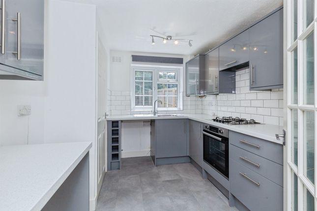 16, Burton Close, Leicester photo 4