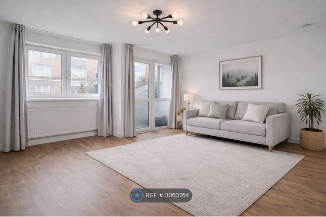 Flat, Tomson House St Saviours Estate, London photo 5