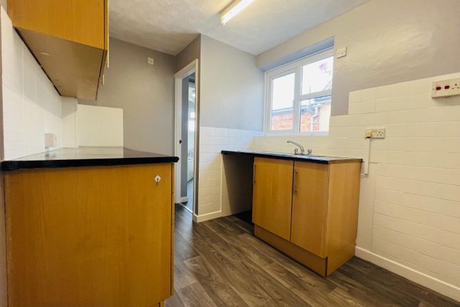 Flat 2, 8, Prince Of Wales Road,, Weymouth photo 4