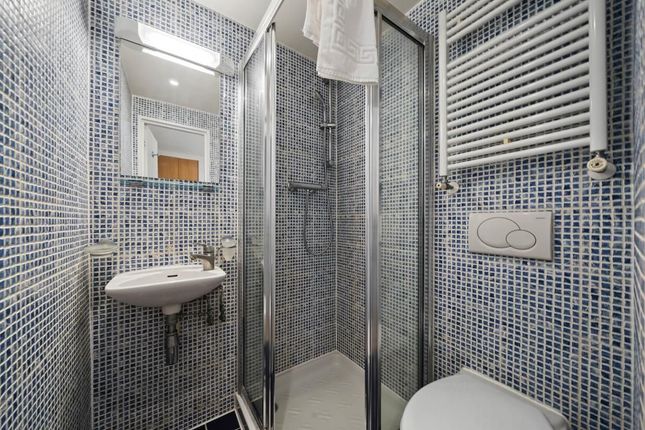Flat 426, London photo 5