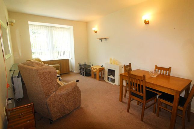 10 Highwood Court, Potters Lane, Barnet photo 3