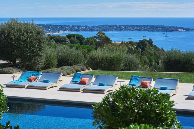 Villa for sale in Vallauris, Alpes-Maritimes, Provence-Alpes-Côte d`Azur, France