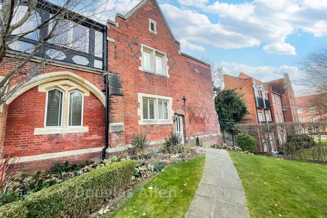3-bed flat on Brewster Court, The Galleries, Brentwood, £410,000