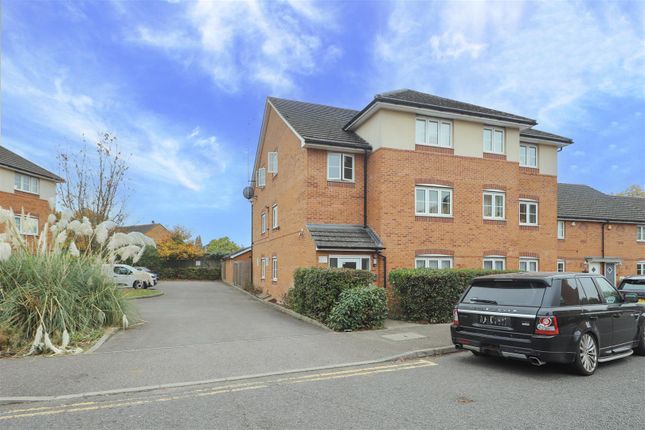 2-bed flat on Flat 6, Woolwich House, 2 Nine Acres Close, Hayes, £275,000