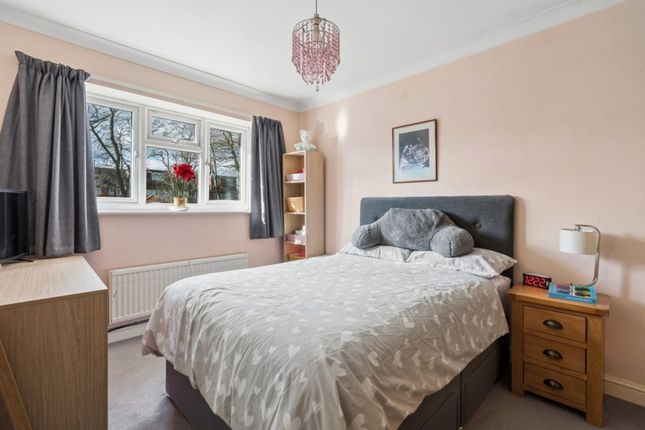 36 Hamilton Road, Watford photo 4