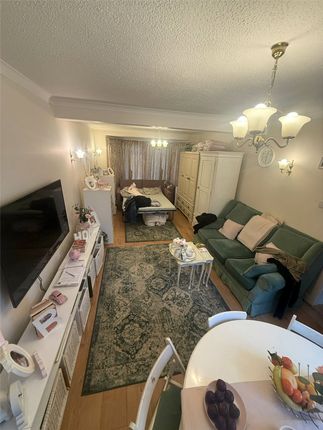 Wetheral Dr, 33, Stanmore, London photo 2