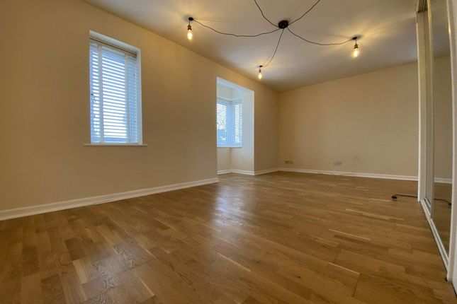 9, Trevose House, Slough photo 5