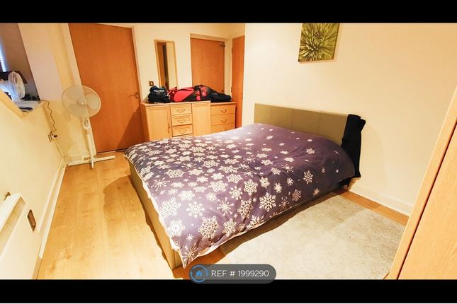 Flat to rent in Mcilroys Building, Reading