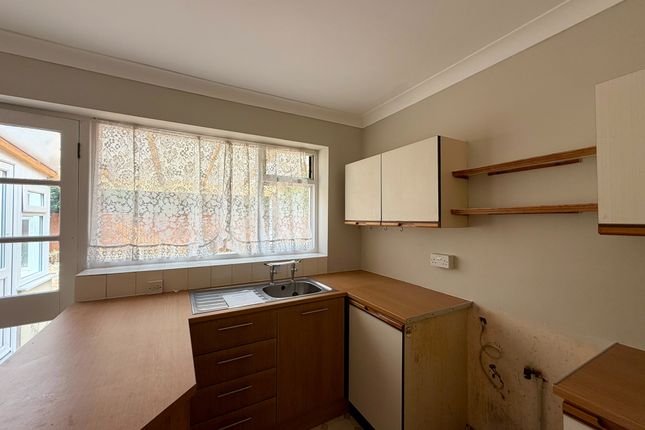 33, Oakhurst Close, Ferndown photo 3