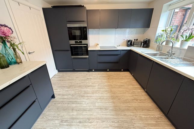 54 Bellingham Gardens, Houghton Regis, Bedfordshire photo 4