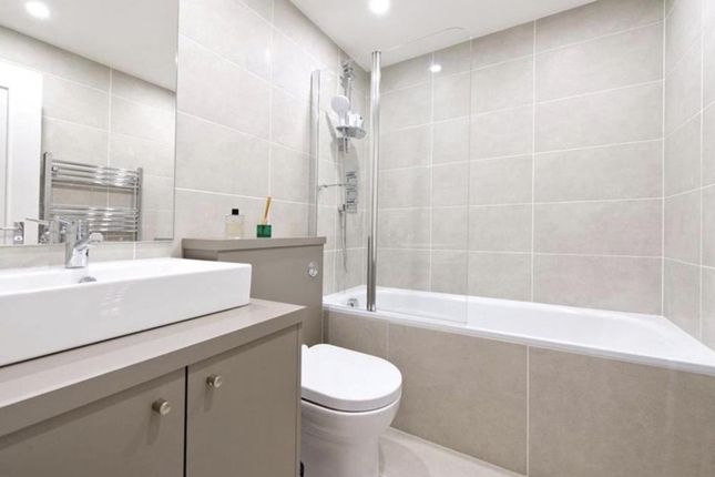12, 46 Elm Park Gardens, London photo 4