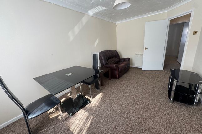 46, Burns Avenue, Romford photo 3