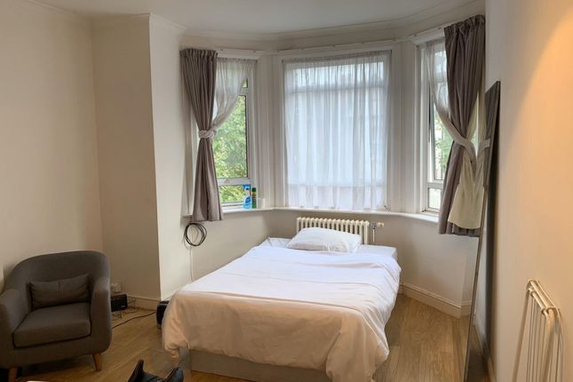 Thumbnail Room to rent in Melrose Avenue, London