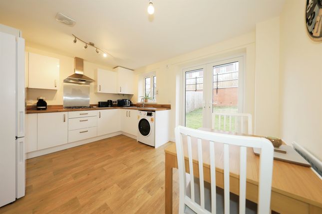 11, Clover Avenue, Kidderminster photo 2