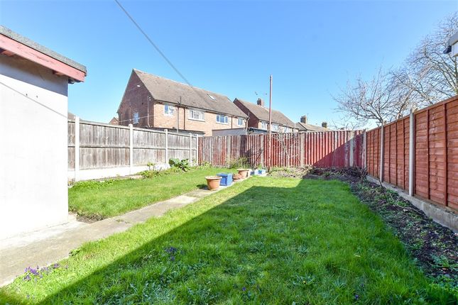 Hall Crescent Aveley, South Ockendon photo 2