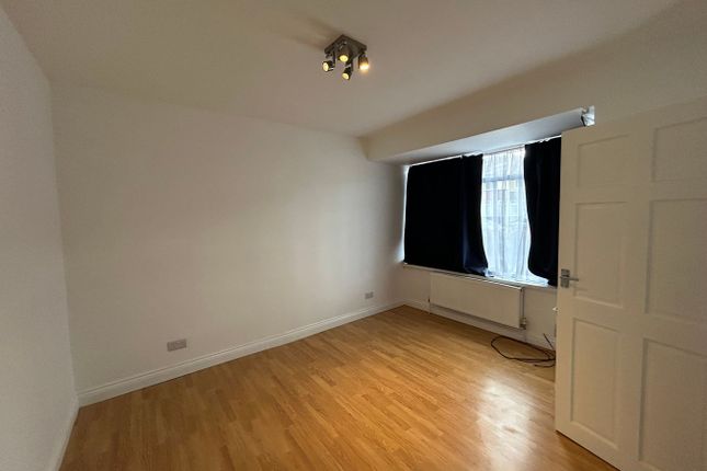 21, Federal Road, Greenford photo 2