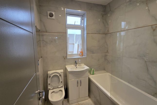 Flat 2, 17, Dane Road, Southall photo 4