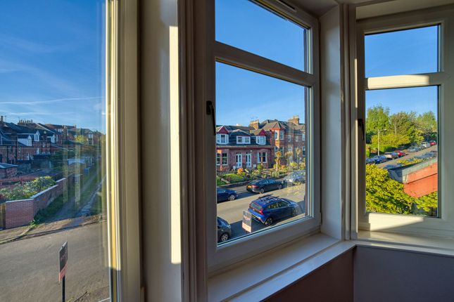 110 Woodstock Avenue, Glasgow photo 2