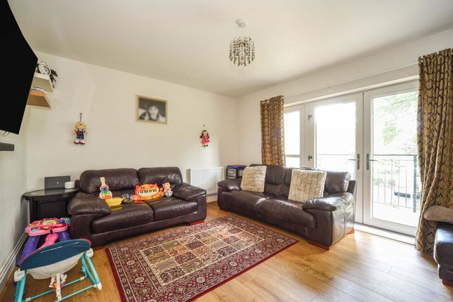 Flat for sale in London Road, Bracknell